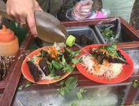 [ẢNH] Hệ lụy không ngờ từ những món ăn đường phố