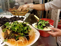 [ẢNH] Hệ lụy không ngờ từ những món ăn đường phố