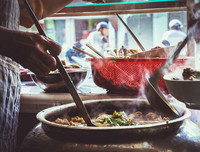 [ẢNH] Hệ lụy không ngờ từ những món ăn đường phố