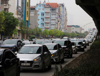 [ẢNH] Dòng người ùn ùn đổ về Hà Nội sau nghỉ lễ Giỗ Tổ Hùng Vương