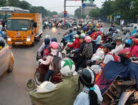 [ẢNH] Dòng người ùn ùn đổ về Hà Nội sau nghỉ lễ Giỗ Tổ Hùng Vương