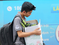 [ẢNH] Dòng người ùn ùn đổ về Hà Nội sau nghỉ lễ Giỗ Tổ Hùng Vương