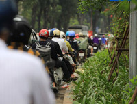 [ẢNH] Dòng người ùn ùn đổ về Hà Nội sau nghỉ lễ Giỗ Tổ Hùng Vương