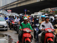 [ẢNH] Dòng người ùn ùn đổ về Hà Nội sau nghỉ lễ Giỗ Tổ Hùng Vương