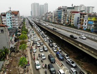 [ẢNH] Dòng người ùn ùn đổ về Hà Nội sau nghỉ lễ Giỗ Tổ Hùng Vương