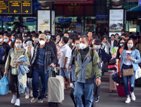 [ẢNH] Vì sao người lớn lại dễ bị nhiễm virus corona hơn trẻ em?