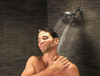 [ẢNH] Từ vụ nghệ sĩ Anh Vũ đột tử, lý giải sự nguy hiểm của việc tắm đêm