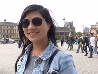 Cuộc sống biến động của cô gái H'Mong nói tiếng Anh 