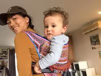 Cuộc sống biến động của cô gái H'Mong nói tiếng Anh 