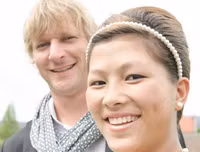 Cuộc sống biến động của cô gái H'Mong nói tiếng Anh 