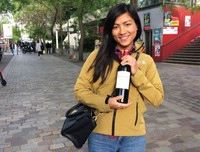 Cuộc sống biến động của cô gái H'Mong nói tiếng Anh 