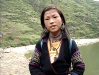 Cuộc sống biến động của cô gái H'Mong nói tiếng Anh 