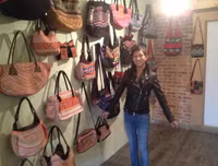 Cuộc sống biến động của cô gái H'Mong nói tiếng Anh 