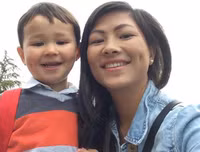 Cuộc sống biến động của cô gái H'Mong nói tiếng Anh 