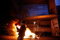 [ẢNH] Bạo lực leo thang, nhiều thành phố ở Chile chìm trong 