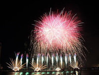 Mãn nhãn với màn pháo hoa đỉnh cao của đội Anh và Phần Lan trong đêm chung kết