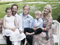 [ẢNH] Chiêm ngưỡng 12 mẫu váy cưới đẹp nhất trong lịch sử Hoàng gia các nước