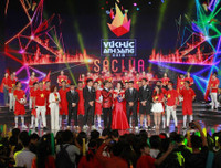 [ẢNH] Đắm chìm trong Đại tiệc âm thanh ánh sáng Countdown chào năm mới 2019 trên khắp cả nước