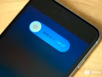 [ẢNH] Vệ sinh điện thoại đúng cách chống lây nhiễm virus Covid-19