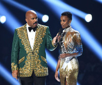 [ẢNH] Cận cảnh nhan sắc người đẹp da màu đăng quang Hoa hậu Hoàn vũ Thế giới 2019