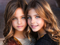 [ẢNH] Giải mã sức hút của những cặp song sinh được mệnh danh đẹp nhất thế giới