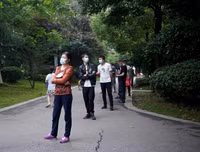 [ẢNH] Lo ngại Covid-19 bùng phát lần 2, Vũ Hán đẩy mạnh xét nghiêm trên diện rộng