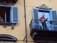 [ẢNH] Những khoảnh khắc đầy lạc quan của người dân thế giới giữa đại dịch Covid-19