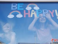 [ẢNH] Những khoảnh khắc đầy lạc quan của người dân thế giới giữa đại dịch Covid-19