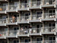 [ẢNH] Những khoảnh khắc đầy lạc quan của người dân thế giới giữa đại dịch Covid-19