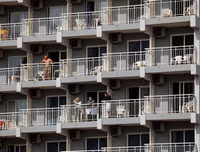 [ẢNH] Những khoảnh khắc đầy lạc quan của người dân thế giới giữa đại dịch Covid-19