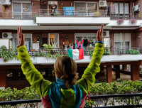 [ẢNH] Những khoảnh khắc đầy lạc quan của người dân thế giới giữa đại dịch Covid-19