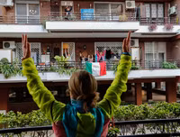 [ẢNH] Những khoảnh khắc đầy lạc quan của người dân thế giới giữa đại dịch Covid-19