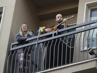 [ẢNH] Những khoảnh khắc đầy lạc quan của người dân thế giới giữa đại dịch Covid-19