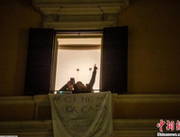 [ẢNH] Những khoảnh khắc đầy lạc quan của người dân thế giới giữa đại dịch Covid-19