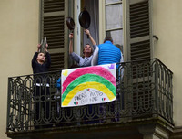 [ẢNH] Những khoảnh khắc đầy lạc quan của người dân thế giới giữa đại dịch Covid-19