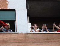 [ẢNH] Những khoảnh khắc đầy lạc quan của người dân thế giới giữa đại dịch Covid-19