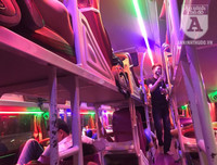 [Ảnh] Bến xe Nước Ngầm, 21 giờ đêm, nhiều người vẫn xếp hàng mua vé, đợi xe về quê nghỉ lễ