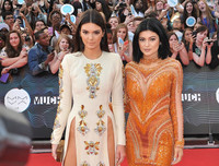 [ẢNH] Các cặp anh chị em nổi tiếng hàng đầu Hollywood