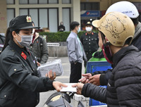 [ẢNH] Hình ảnh đẹp của người Việt giữa mùa dịch virus corona