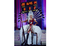 [ẢNH] Bật cười với 15 trang phục dân tộc 