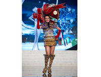 [ẢNH] Bật cười với 15 trang phục dân tộc 