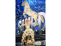 [ẢNH] Bật cười với 15 trang phục dân tộc 