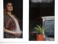 [ẢNH] Khoảng khắc sự sống mới chào đời giữa 