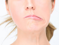 [ẢNH] Cảnh giác trước những hiểm họa từ thói quen để tóc ướt đi ngủ