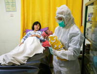 [ẢNH] Khoảng khắc sự sống mới chào đời giữa 