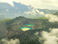 [ẢNH] Ngỡ ngàng trước những hồ nước thay đổi màu sắc kỳ diệu trên thế giới