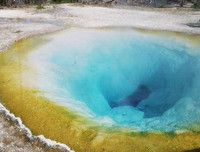 [ẢNH] Ngỡ ngàng trước những hồ nước thay đổi màu sắc kỳ diệu trên thế giới