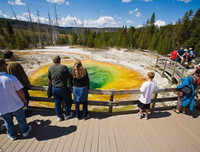 [ẢNH] Ngỡ ngàng trước những hồ nước thay đổi màu sắc kỳ diệu trên thế giới