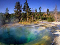 [ẢNH] Ngỡ ngàng trước những hồ nước thay đổi màu sắc kỳ diệu trên thế giới