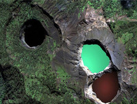 [ẢNH] Ngỡ ngàng trước những hồ nước thay đổi màu sắc kỳ diệu trên thế giới